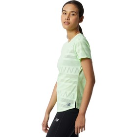 

Футболка женская New Balance Q Speed Jacquard Sleeve T-Shirt, размер 42 RUS