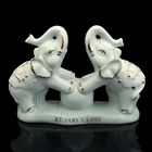 Нэцкэ керамика "Два слона на шаре Желаю удачи" 11х15х5 см - Фото 1