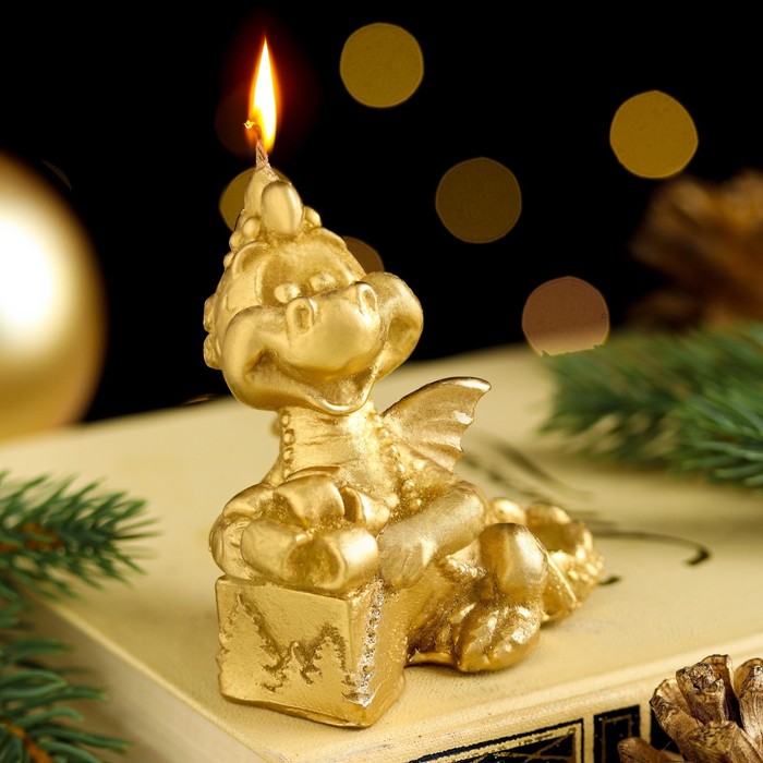 Свеча фигурная "Дракон с подарком. Символ года 2024", 7,5х5х8 см, золото - Фото 1