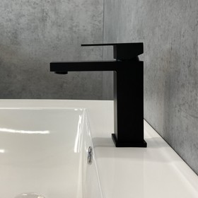 Смеситель для раковины Comforty FC045A-CMT, картридж 35 мм, цвет чёрный матовый