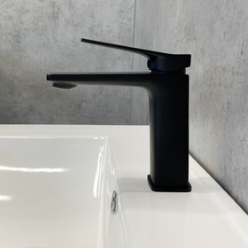 Смеситель для раковины Comforty FC071A-CMT, картридж 35 мм, цвет чёрный матовый