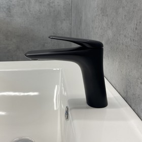 Смеситель для раковины Comforty FC074A-CMT, картридж 35 мм, цвет чёрный матовый