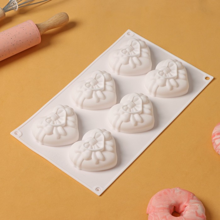 Форма силиконовая для выпечки и муссовых десертов KONFINETTA «Сердце с бантом», 19×17×6,5 см, цвет белый