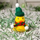 Утка с шарфом, цвет жёлтый, в шапке - Фото 1