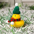 Утка с шарфом, цвет жёлтый, в шапке - Фото 2