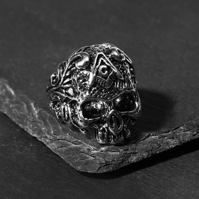 Кольцо «Перстень» череп с символикой, цвет чернёное серебро, безразмерное