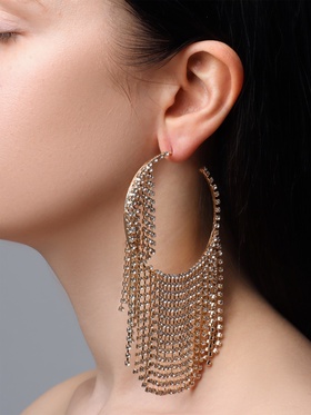 Серьги кольца со стразами QF «Водопад», нити на крупных кольцах, белые в золоте 9691711