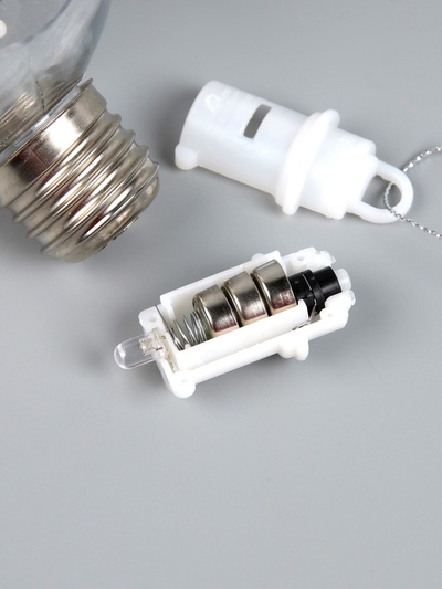 Ёлочный шар «Снеговик», d=8 см, 1 LED, от батареек, свечение тёплое белое