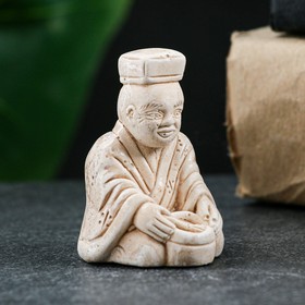 Фигура "Мастер чайной церемонии" слоновая кость, 4х3х3см
