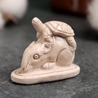 Фигура "Черепаха на крысе" слоновая кость, 4х2х3см - фото 10695967