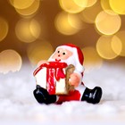Миниатюра кукольная «Дед Мороз с большим подарком», набор 2 шт., размер 1 шт. — 3,4 × 3,7 см - Фото 1