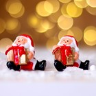 Миниатюра кукольная «Дед Мороз с большим подарком», набор 2 шт., размер 1 шт. — 3,4 × 3,7 см - фото 3281278
