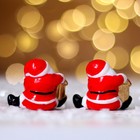 Миниатюра кукольная «Дед Мороз с большим подарком», набор 2 шт., размер 1 шт. — 3,4 × 3,7 см - фото 7155527