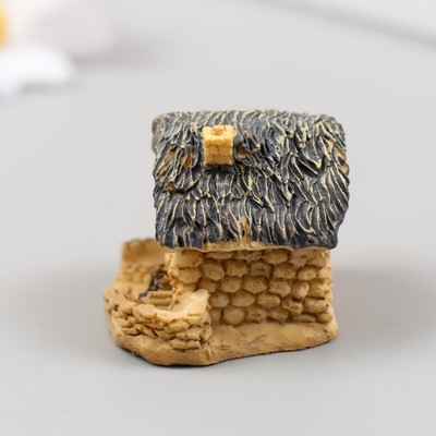 Фигурка для флорариума полистоун «Домик с соломенной крышей», 4×3.2×3.2 см, МИКС