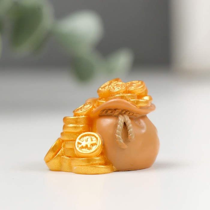 Сувенир полистоун "Мешочек с золотыми монетками" 2,4х3,2 см - Фото 1