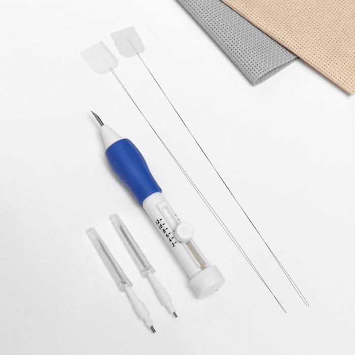Игла для вышивания, для ковровой техники, d = 1,3/1,6/2,2 мм, с нитевдевателем, цвет белый/синий, УЦЕНКА - Фото 1