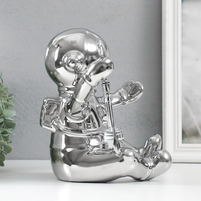 Сувенир керамика подставка под бутылку "Космонавт" серебро 22,5х21х24 см - фото 1900480766