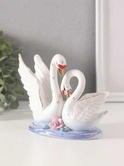 Сувенир керамика "Лебедь с лебёдушкой в пруду, в горошек" 10 см