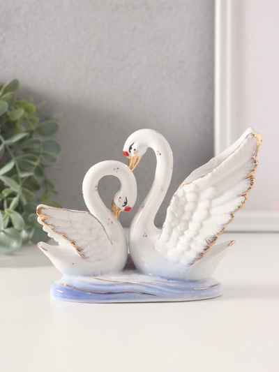 Сувенир керамика "Лебедь с лебёдушкой в пруду, в горошек" 10 см