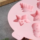 Форма для выпечки Доляна «Новый год», силикон, 23×23×2,3 см, 7 ячеек, цвет розовый - фото 4387751