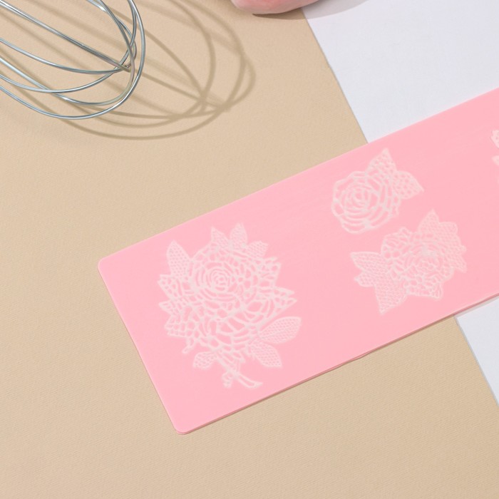 Силиконовый коврик для айсинга Доляна «Розы», 37,5×8×0,1 см,  цвет розовый