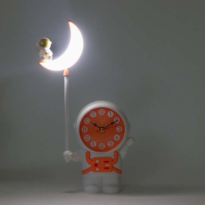 Часы-светильник "Космонавт", будильник, дискретный ход, 2 режима, d-9 см, 15 х 6.5 х 28 см
