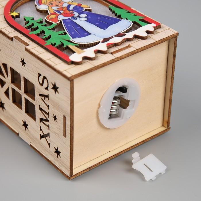 Ёлочная игрушка «Домик со Снегурочкой», от батареек, свечение тёплое белое - фото 1909256857