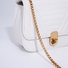 Сумка женская мессенджер на клапане, 18×7×13 см, со стёжкой, белая - Фото 8