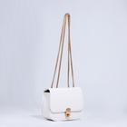 Сумка женская мессенджер на клапане, 18×7×13 см, со стёжкой, белая - Фото 9