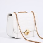 Сумка женская на клапане, белая - Фото 4