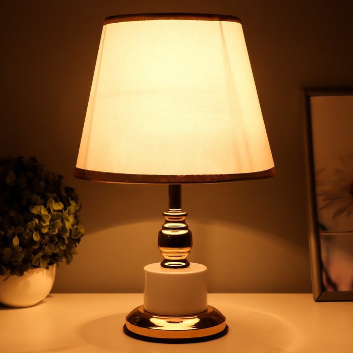 Лампа настольная "Луиза" 1x60Вт E27 белый 25х25х41см - фото 1907796097