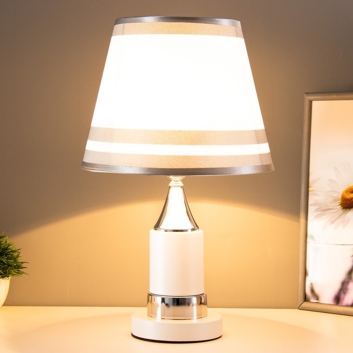Настольная лампа "Лайма" Е27 40Вт бело-хромовый 25х24х41 см RISALUX - фото 1907796156