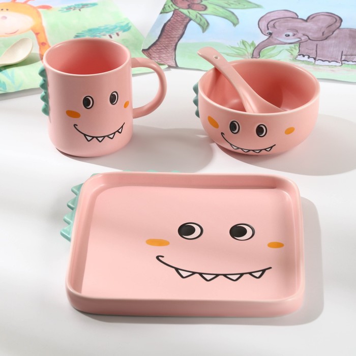 Набор детской посуды из керамики «Дино», 4 предмета: блюдо 19,5×20,5 см, миска 350 мл, кружка 350 мл, ложка, цвет розовый - фото 1907796260