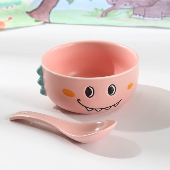 Набор детской посуды из керамики «Дино», 4 предмета: блюдо 19,5×20,5 см, миска 350 мл, кружка 350 мл, ложка, цвет розовый - фото 1907796263