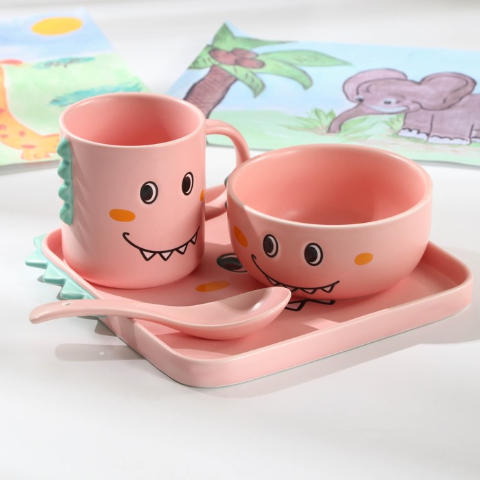 Набор детской посуды из керамики «Дино», 4 предмета: блюдо 19,5×20,5 см, миска 350 мл, кружка 350 мл, ложка, цвет розовый - фото 1907796265