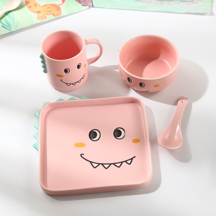Набор детской посуды из керамики «Дино», 4 предмета: блюдо 19,5×20,5 см, миска 350 мл, кружка 350 мл, ложка, цвет розовый - фото 1907796266