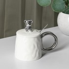 Кружка керамическая с ложкой «Стильный мишка», 320 мл, цвет белый - фото 319925191