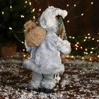 Дед Мороз "Клетчатом жилете и с ёлкой" 30 см, серый - Фото 3