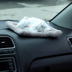 Игрушка на панель авто, кошечки на подушке, белый окрас - Фото 4