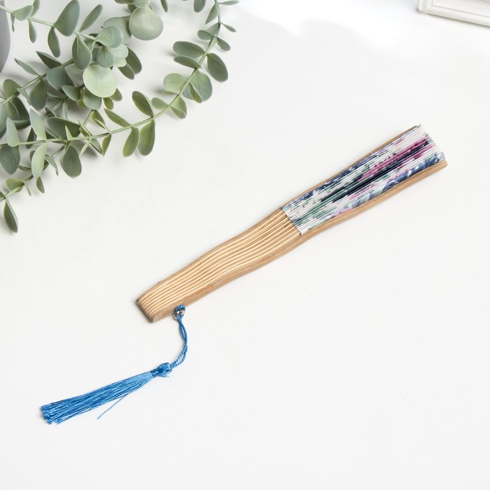 Веер бамбук, текстиль h=21 см изгиб, с кистью "Цветы" в коробке, голубой - фото 1907799025