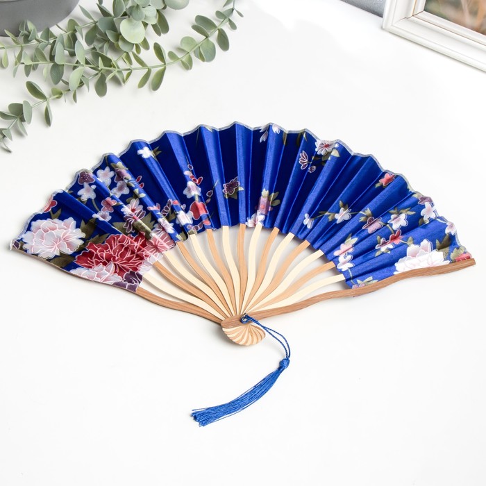 Веер бамбук, текстиль h=21 см изгиб, с кистью "Цветы" в коробке, синий