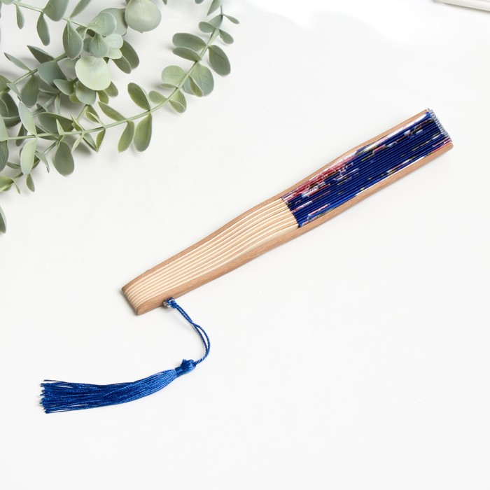 Веер бамбук, текстиль h=21 см изгиб, с кистью "Цветы" в коробке, синий - фото 1907799030
