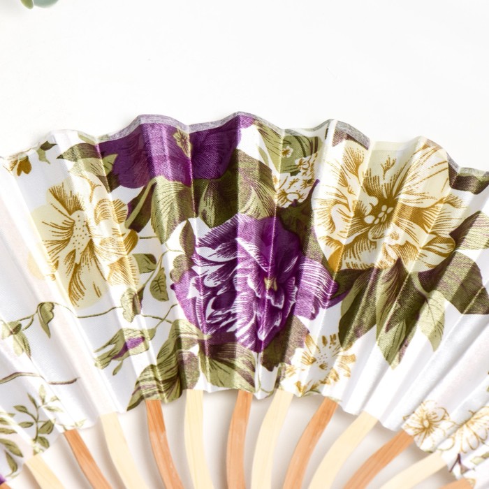Веер бамбук, текстиль h=21 см изгиб, с кистью "Цветы" в коробке, бело-сиреневый - фото 1907799034