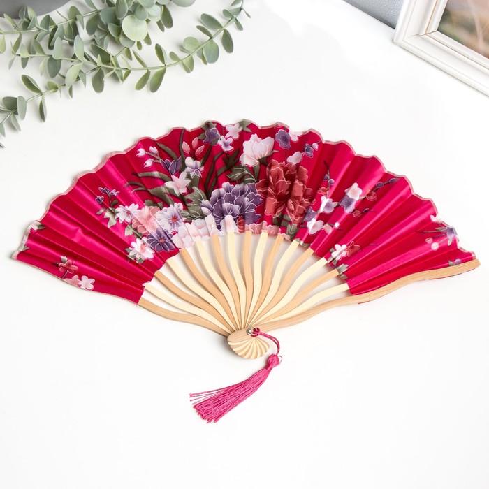 Веер бамбук, текстиль h=21 см изгиб, с кистью "Цветы" в коробке, ярко-розовый - фото 1907799038