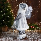 Дед Мороз "Клетчатом жилете " музыка шевелит головой, 43 см, серый - фото 3286139