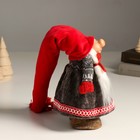 Кукла интерьерная "Бабусечка в длинном красном колпаке и сером платье" 25 см - Фото 2