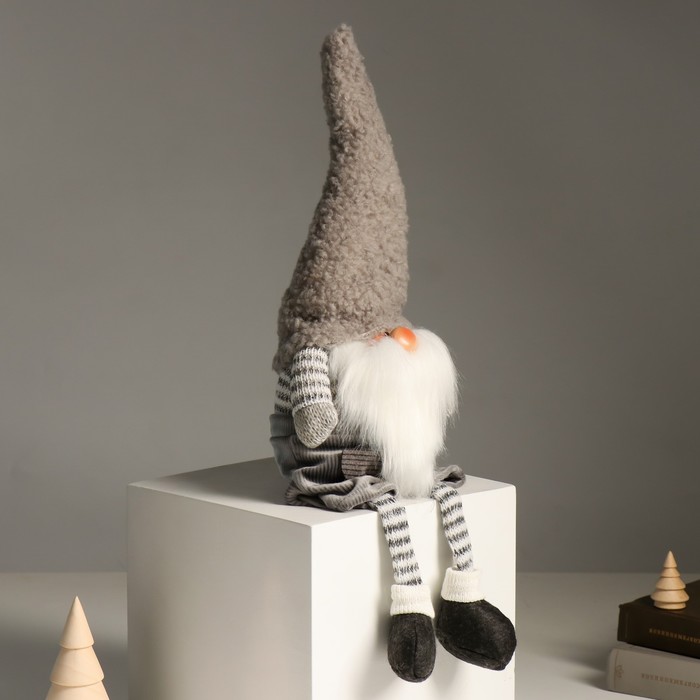 Кукла интерьерная "Дед Мороз в полосатых гетрах и сером колпаке" 48 см - фото 1907802785
