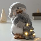 Сувенир керамика свет "Пингвин в новогоднем колпаке и шарфике у ёлочки" 12х8,8х15,8 см - фото 4197164