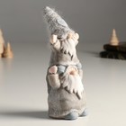 Сувенир керамика "Гномы пирамидка, с сердечком, в сером" 9х7,8х17,8 см - Фото 2
