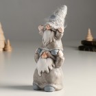 Сувенир керамика "Гномы пирамидка, с сердечком, в сером" 9х7,8х17,8 см - фото 24014231